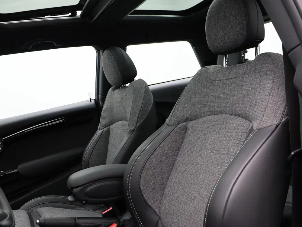Mini John Cooper Works Cooper Dalston Edition + John Cooper Works uit 2021, foto 11