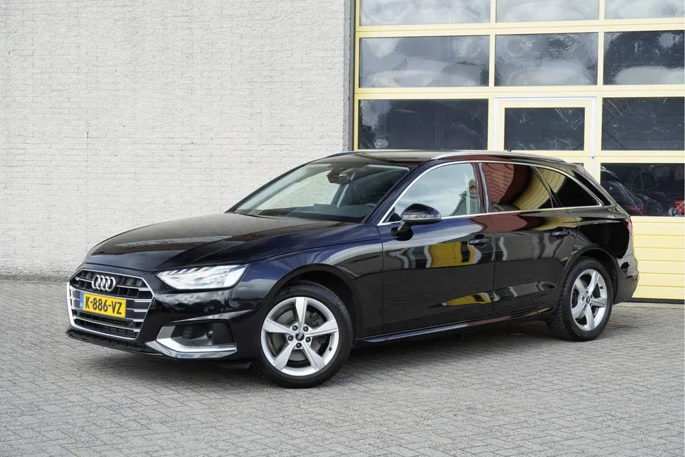 Audi A4 35 TFSI 150PK Automaat Business Edition BJ uit 2021, foto 2