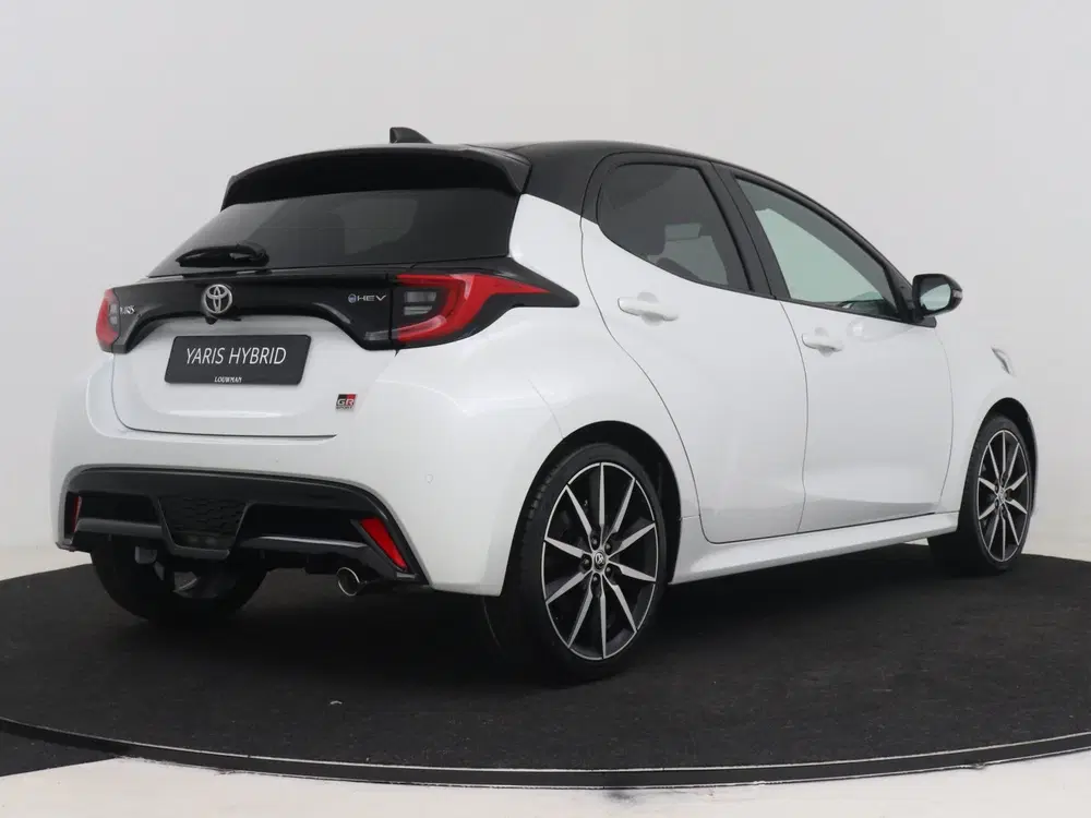 Toyota Yaris 1.5 Hybrid 130 GR SPORT (bj 2026 uit 2026, foto 2