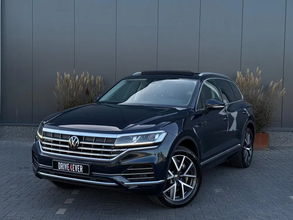 Volkswagen Touareg 3.0 TSi eHybrid 4MOTION PANO uit 2023