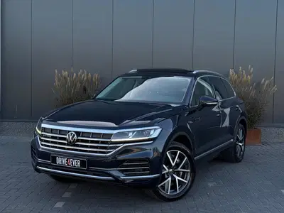 Volkswagen Touareg 3.0 TSi eHybrid 4MOTION PANO uit 2023