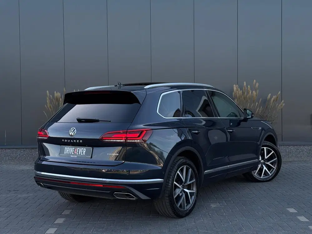 Volkswagen Touareg 3.0 TSi eHybrid 4MOTION PANO uit 2023, foto 3