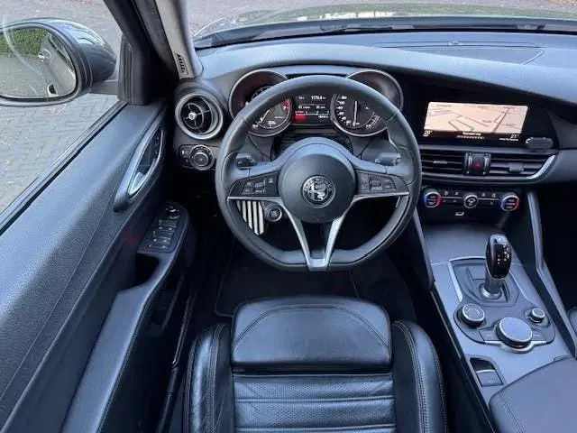 Alfa Romeo Giulia Veloce 2.0T 280PK AWD Q4 Acruise uit 2019, foto 12