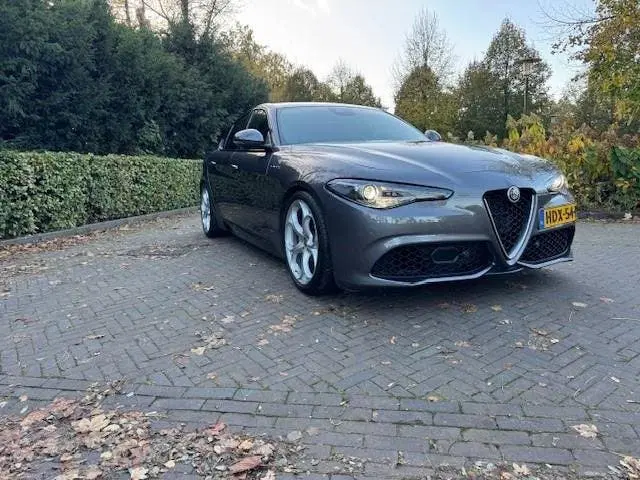 Alfa Romeo Giulia Veloce 2.0T 280PK AWD Q4 Acruise uit 2019, foto 3