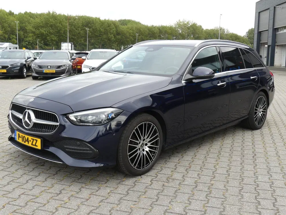 Mercedes-Benz C-Klasse 180 Automaat Luxury Line uit 2022, foto 2