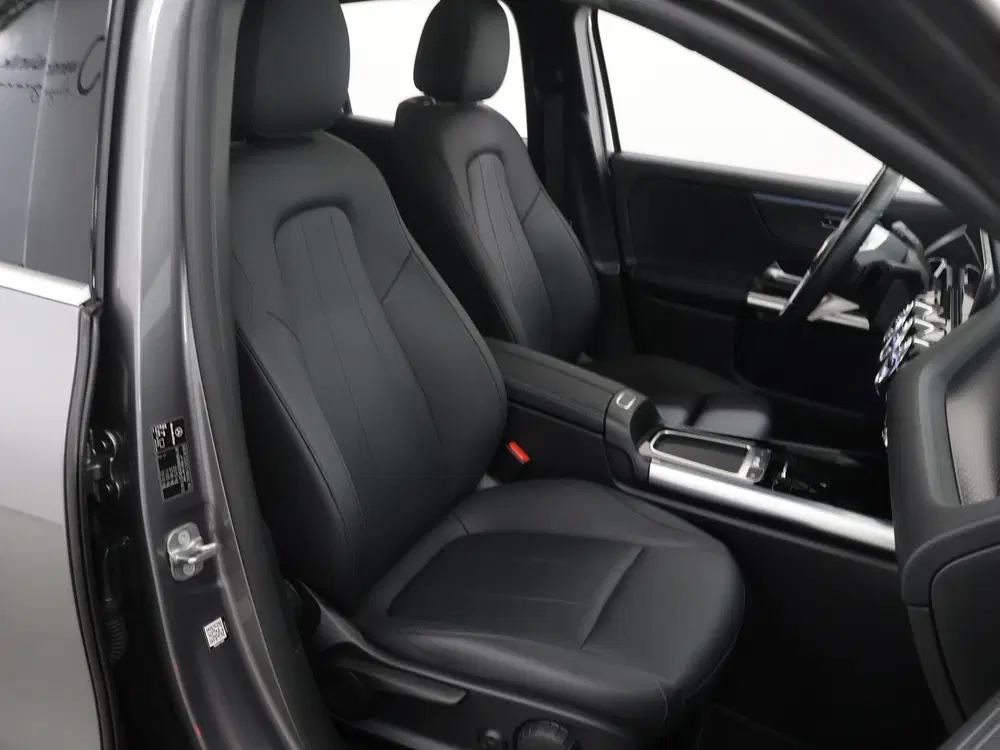 Mercedes-Benz GLA 180 Luxury Line uit 2024, foto 10