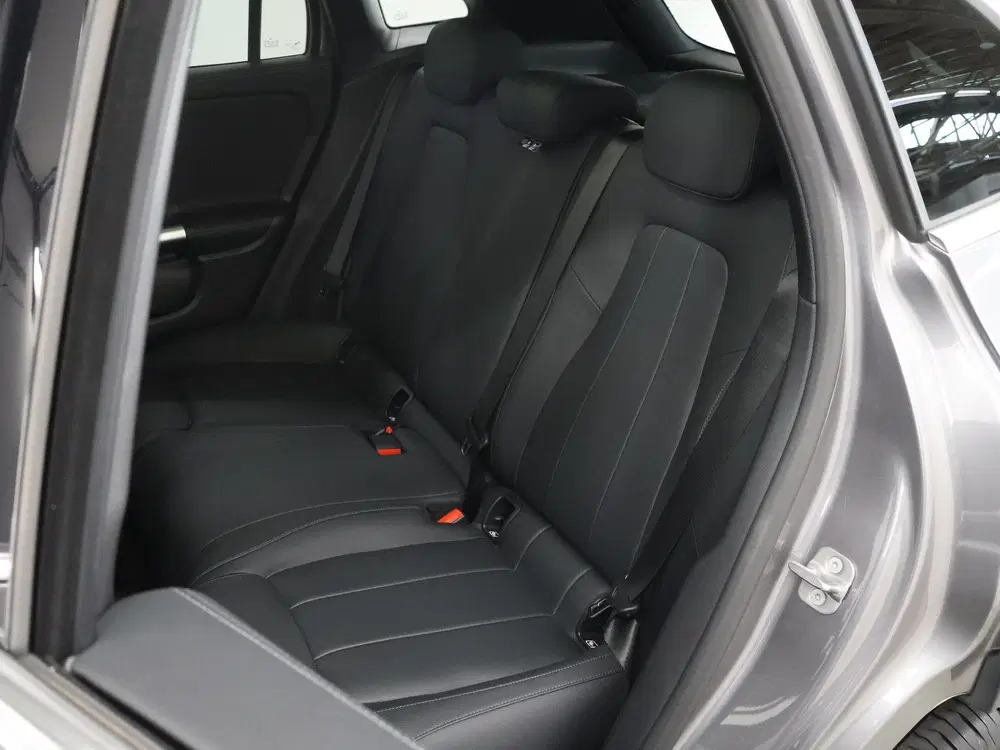 Mercedes-Benz GLA 180 Luxury Line uit 2024, foto 11
