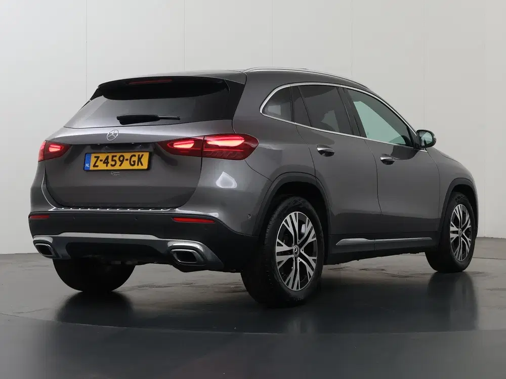 Mercedes-Benz GLA 180 Luxury Line uit 2024, foto 2