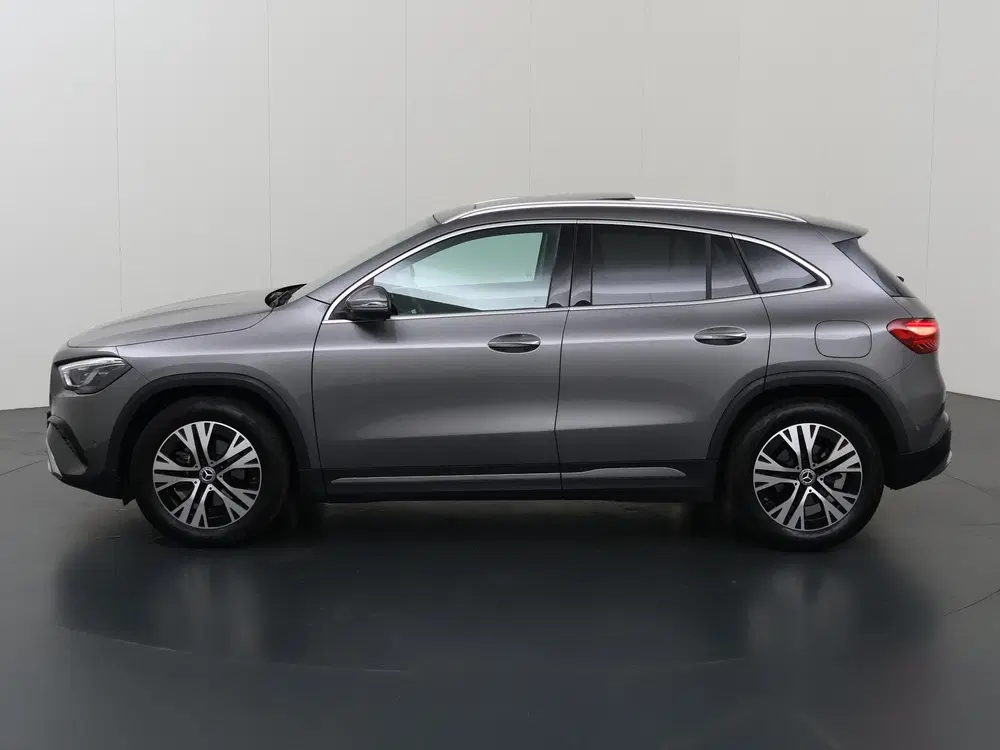 Mercedes-Benz GLA 180 Luxury Line uit 2024, foto 5