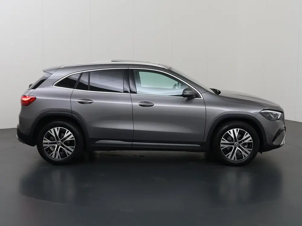 Mercedes-Benz GLA 180 Luxury Line uit 2024, foto 6