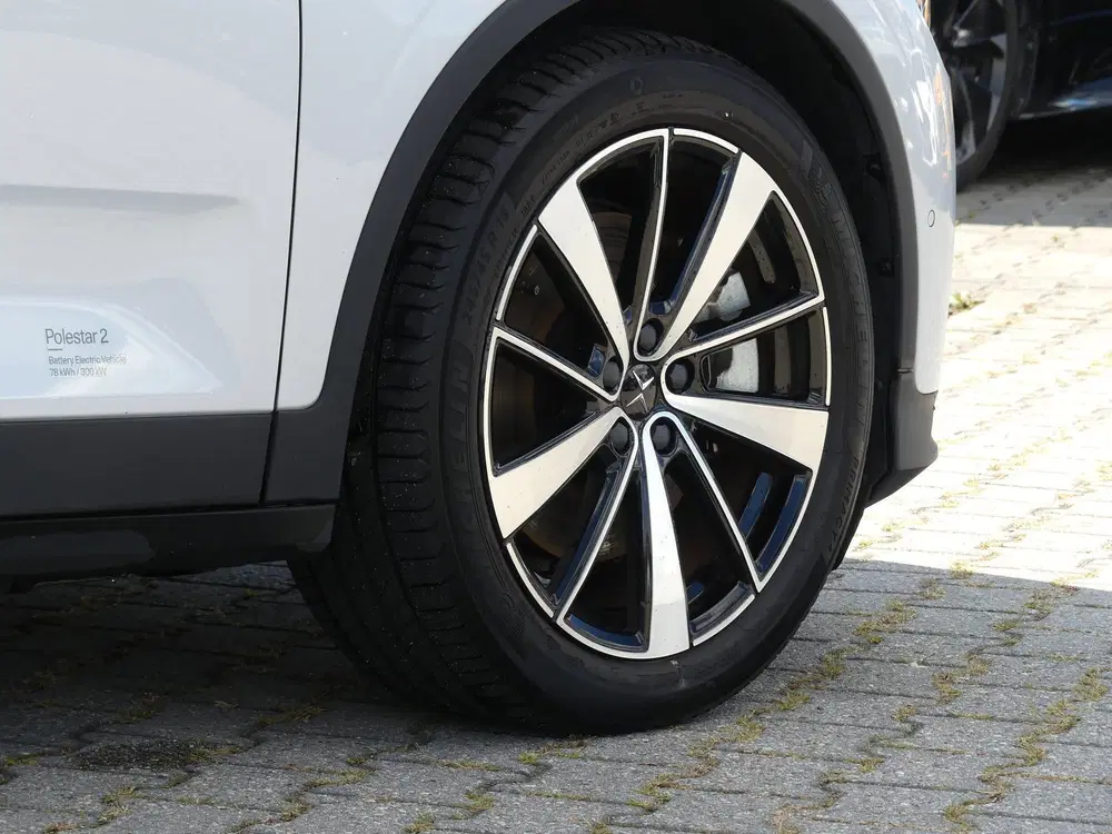 Polestar 2 Long Range Dual Motor 78 kWh Plus Pack & P uit 2022, foto 6