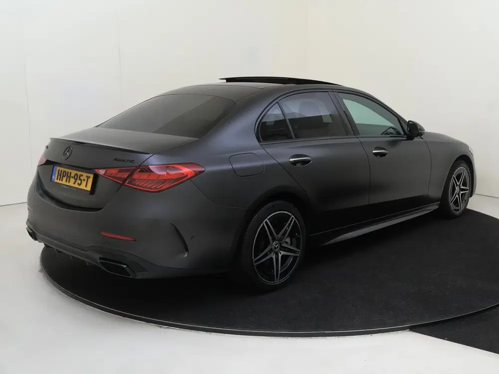 Mercedes-Benz C-Klasse 400 e 4MATIC AMG Line uit 2024, foto 4