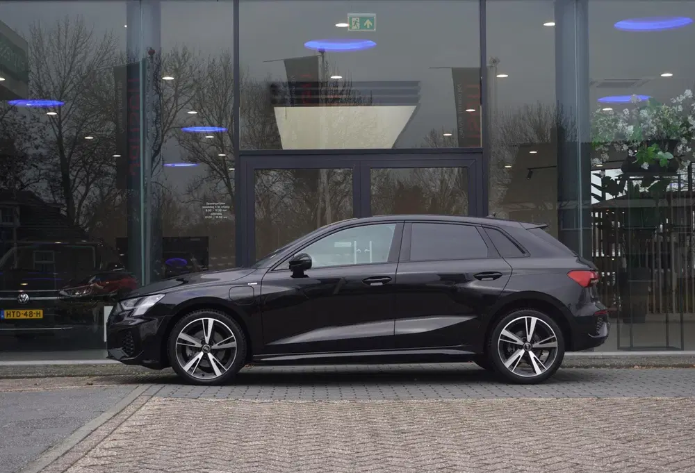 Audi A3 40 TFSI e Edition uit 2022, foto 2