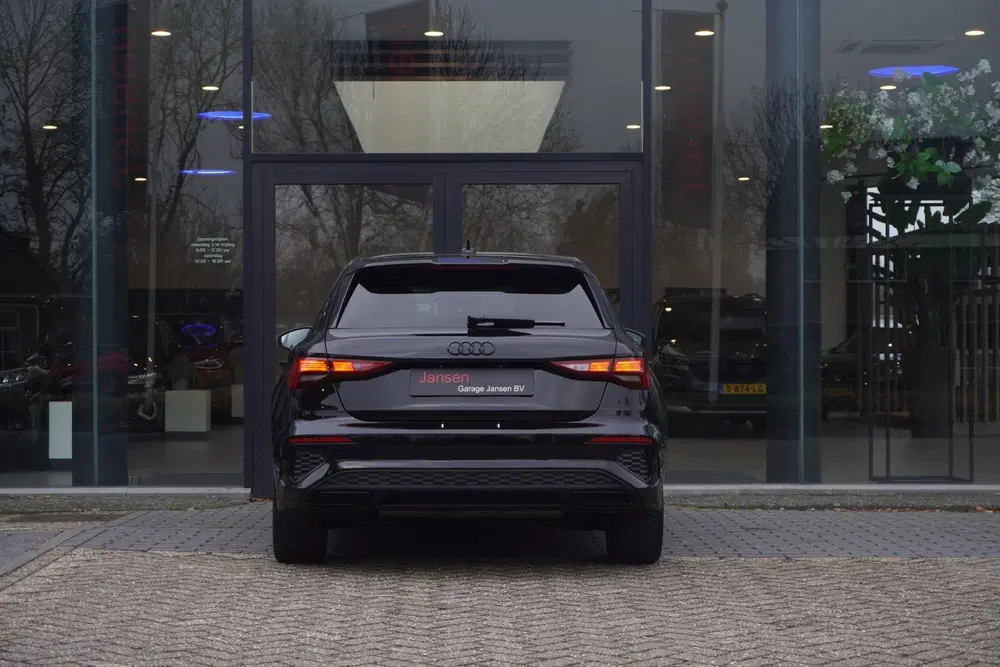 Audi A3 40 TFSI e Edition uit 2022, foto 4