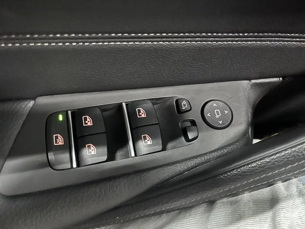 BMW 5-serie 530e High Executive Panoramadak Navigati uit 2021, foto 13