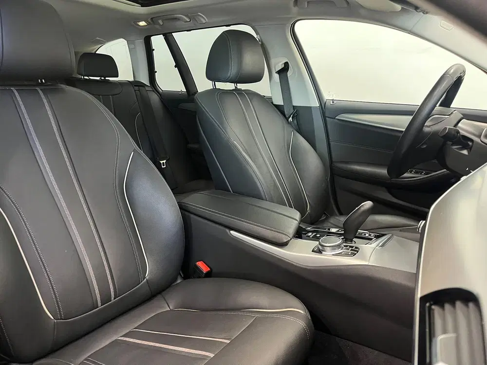 BMW 5-serie 530e High Executive Panoramadak Navigati uit 2021, foto 9