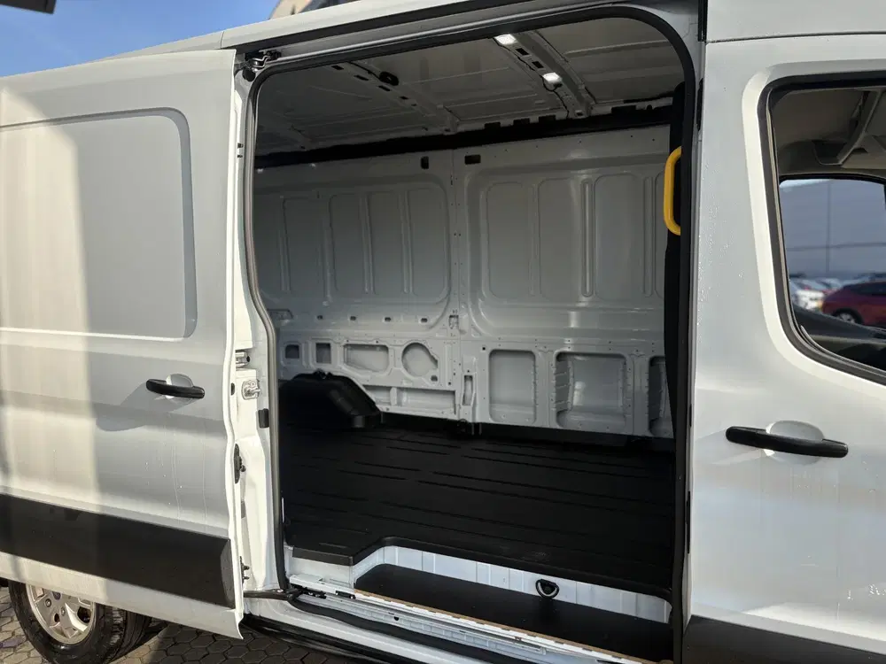 Ford Transit 350 L3H2 Trend 68 kWh uit 2024, foto 11