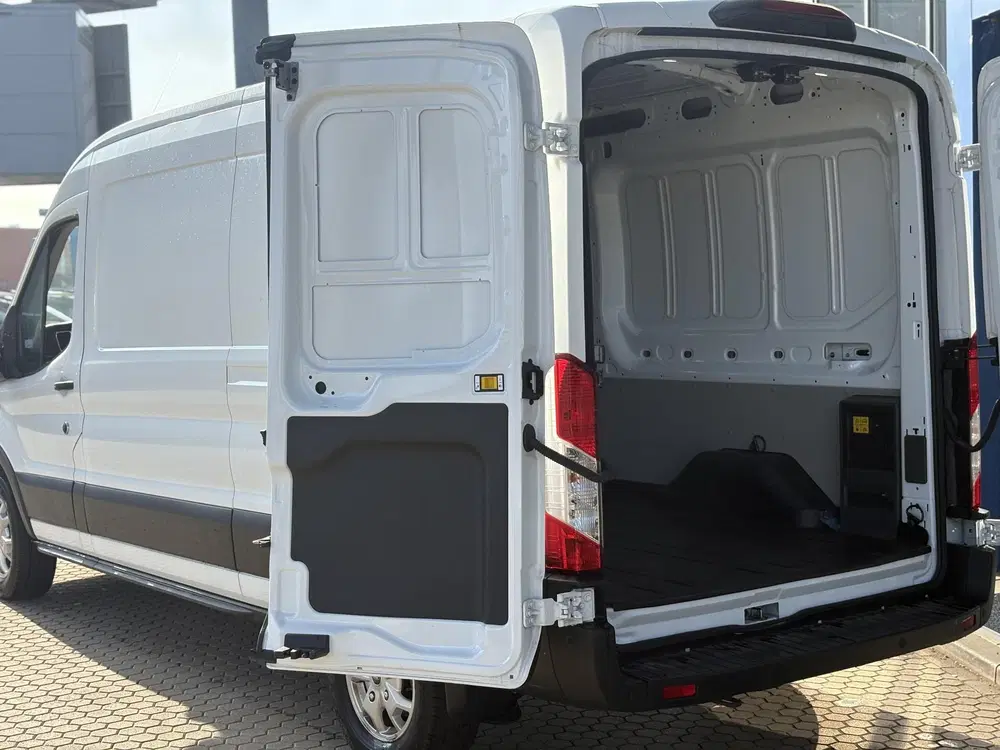 Ford Transit 350 L3H2 Trend 68 kWh uit 2024, foto 12