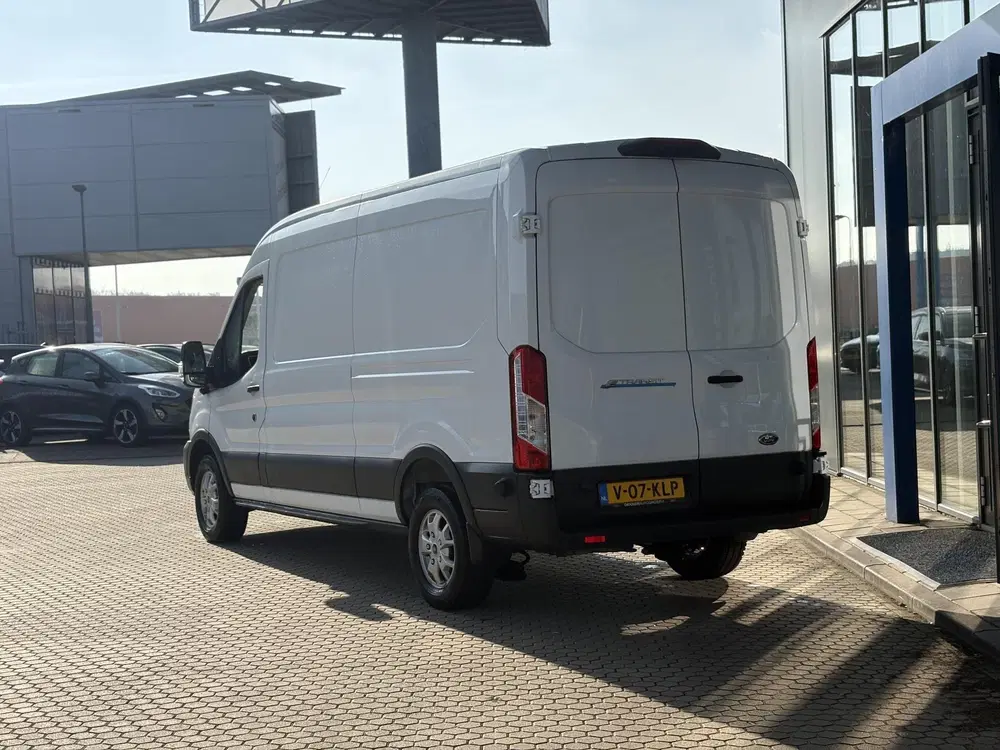 Ford Transit 350 L3H2 Trend 68 kWh uit 2024, foto 4