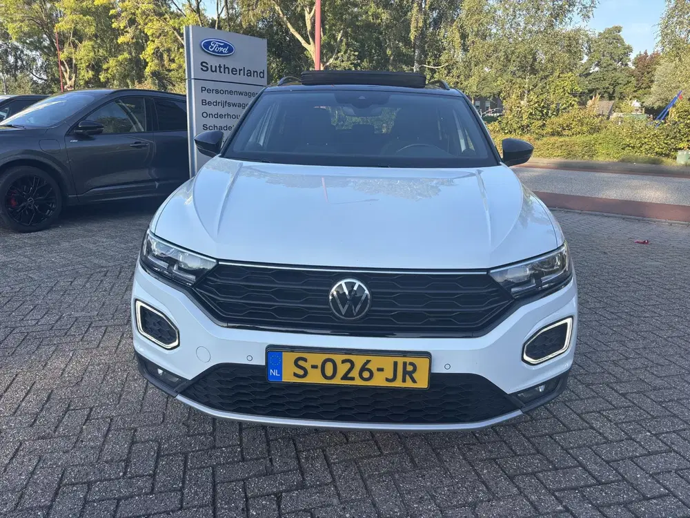Volkswagen T-Roc 1.5 TSI Sport uit 2022, foto 2