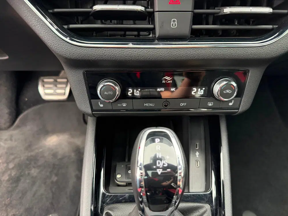 Skoda Kamiq 1.0 TSI Monte Carlo Automaat uit 2022, foto 15