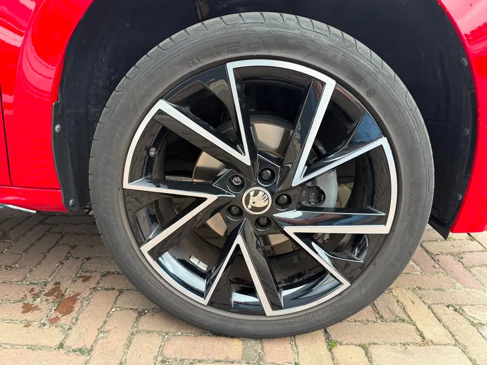 Skoda Kamiq 1.0 TSI Monte Carlo Automaat uit 2022, foto 4