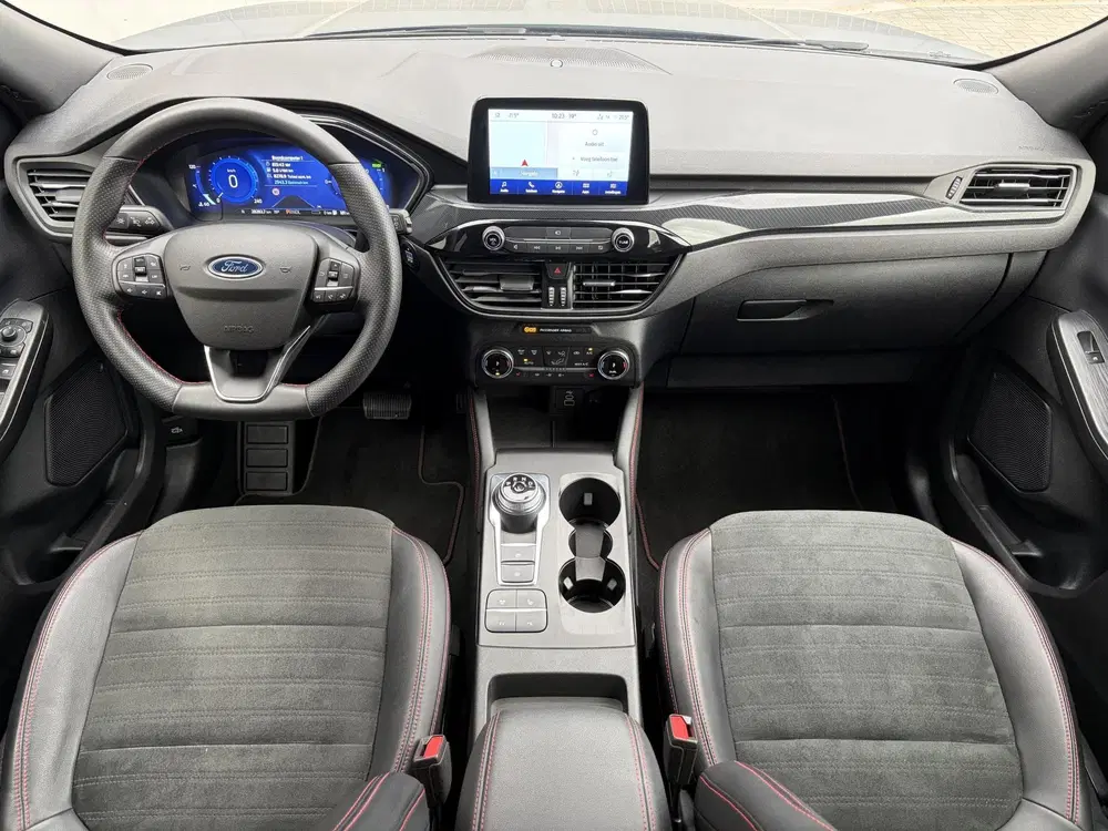 Ford Kuga 2.5 PHEV ST-Line X uit 2023, foto 2