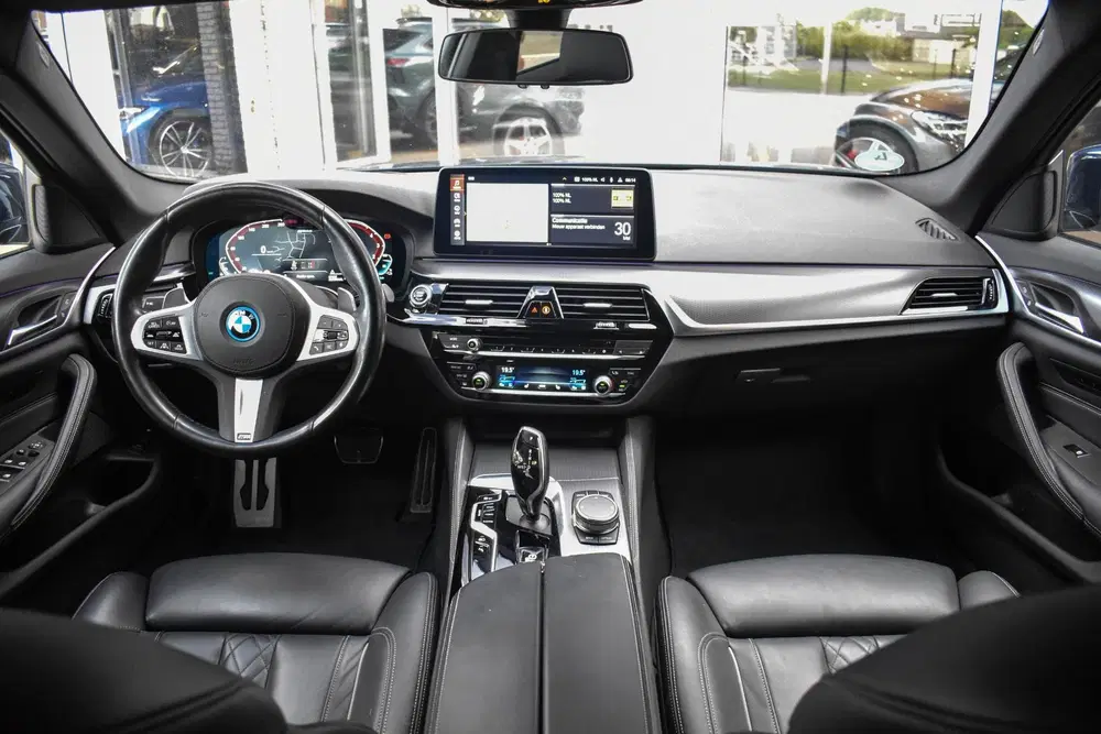 BMW 5-serie 530e Aut. M-Sport Pano HUD Laser Comf Ze uit 2023, foto 2