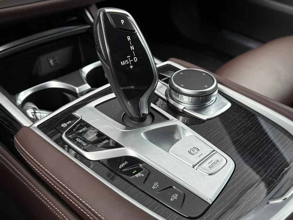 BMW 7-serie 740e uit 2019, foto 15