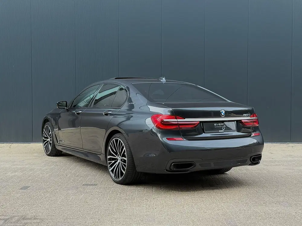 BMW 7-serie 740e uit 2019, foto 2