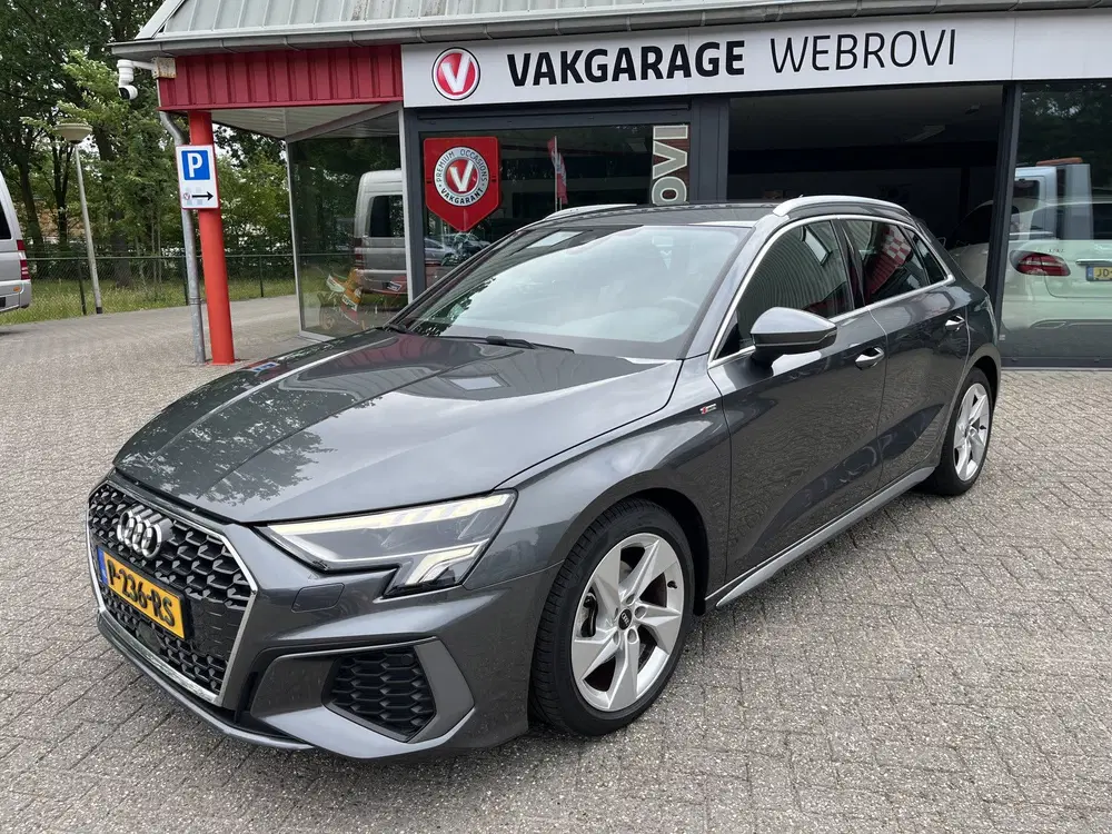 Audi A3 35 TFSI 2x S-Line Edition 1e Eign. Camera uit 2022, foto 2