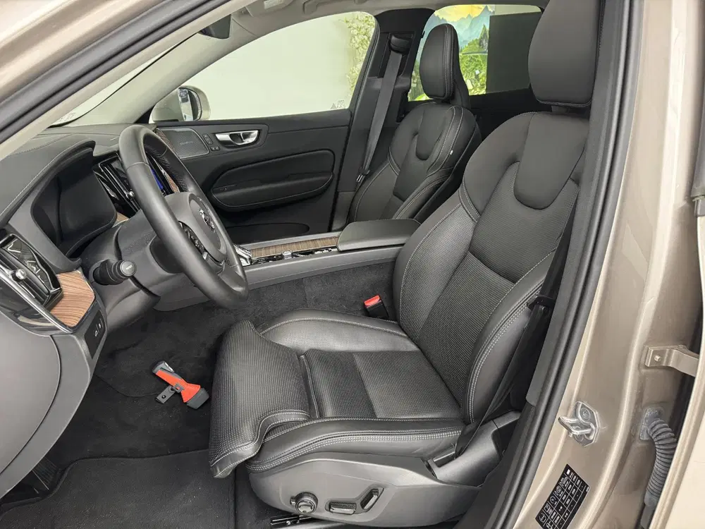Volvo XC60 2.0 T8 Plug-in hybrid AWD Ultimate Bright uit 2022, foto 7