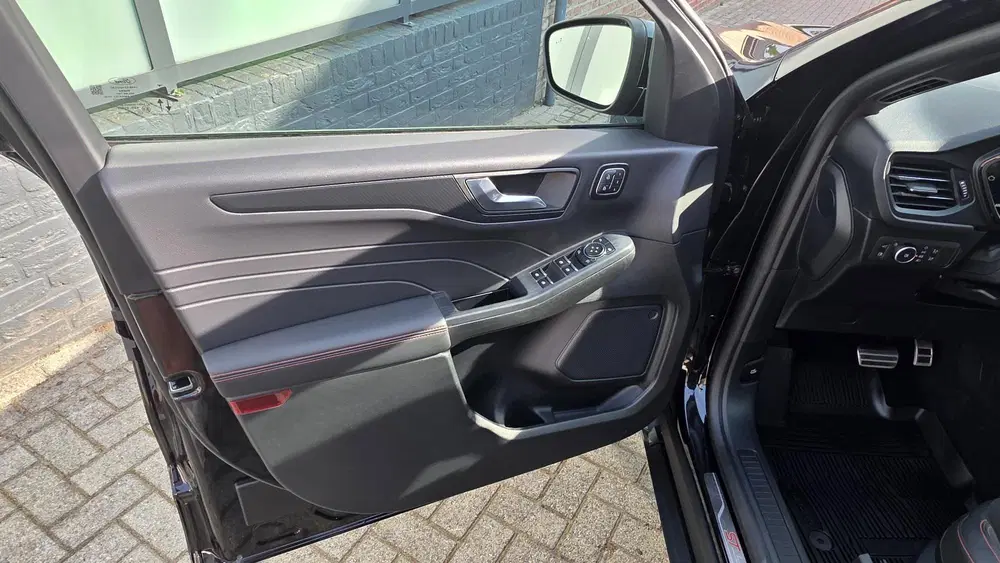 Ford Kuga 2.5 PHEV ST-Line X Black Pack uit 2026, foto 12