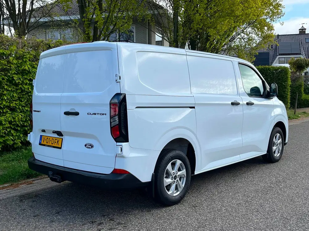 Ford Transit Custom L1H1 110pk Trend uit 2024, foto 2