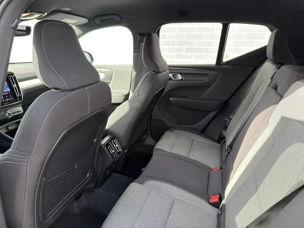 Volvo XC40 2.0 B3 Plus Dark uit 2024, foto 13