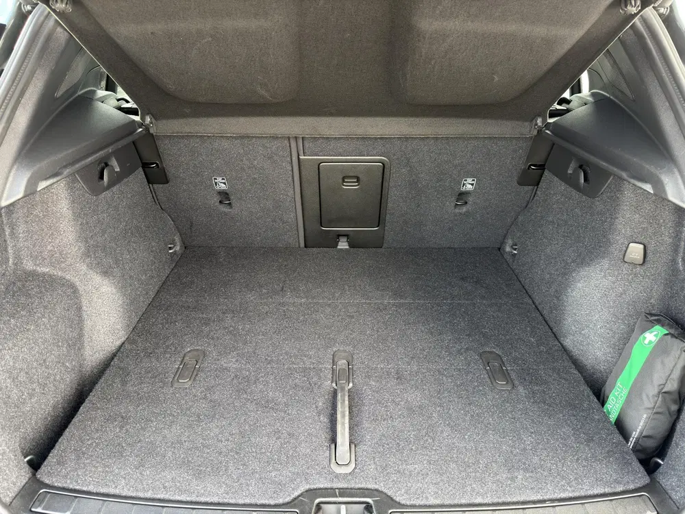 Volvo XC40 2.0 B3 Plus Dark uit 2024, foto 14