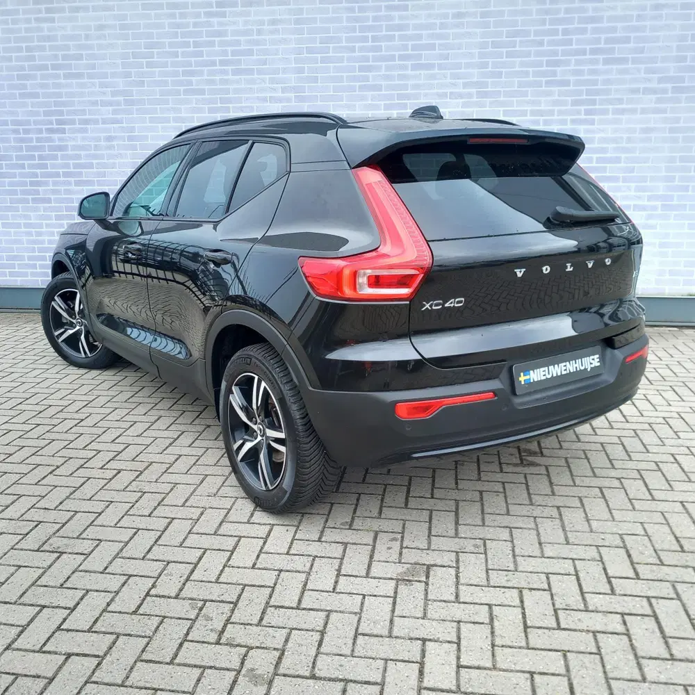 Volvo XC40 2.0 B3 Plus Dark uit 2024, foto 3