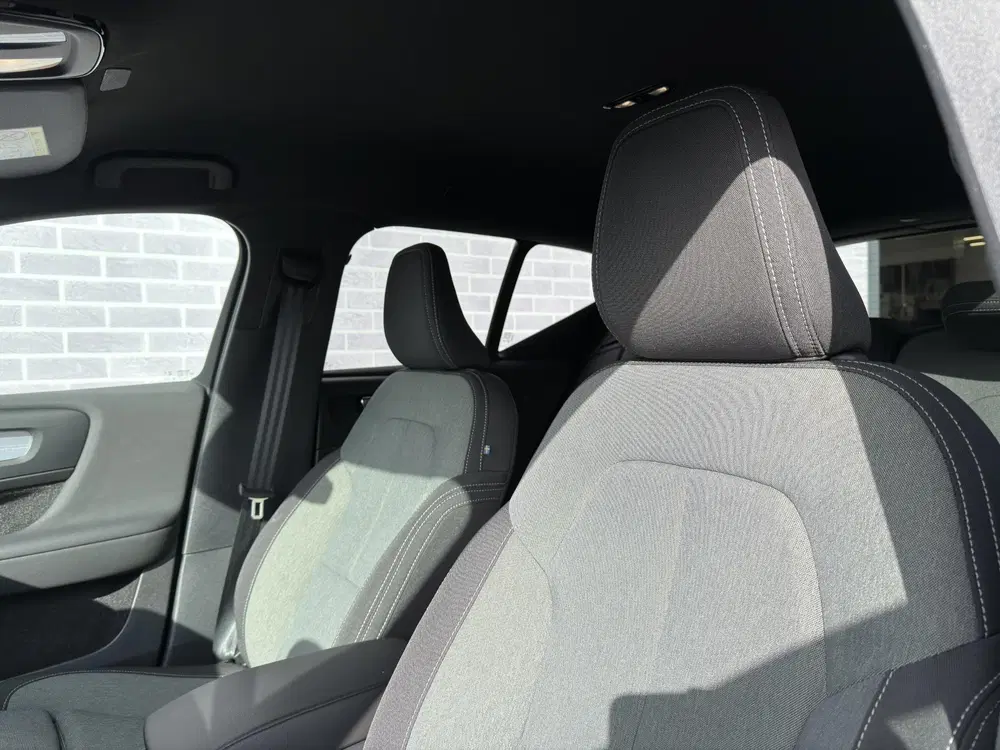 Volvo XC40 2.0 B3 Plus Dark uit 2024, foto 6