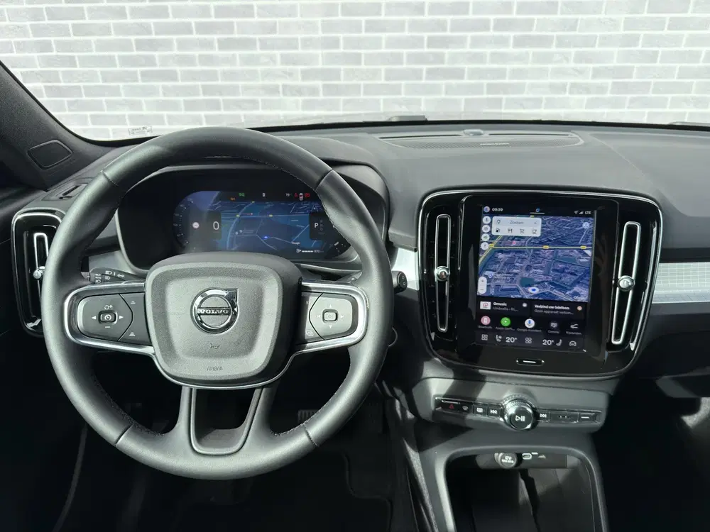 Volvo XC40 2.0 B3 Plus Dark uit 2024, foto 8