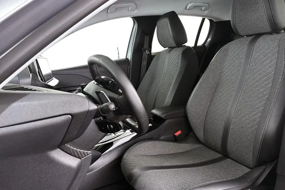 Peugeot 208 1.2 Hybrid 100 e-DCS6 Allure Apple CarPlay uit 2024, foto 6
