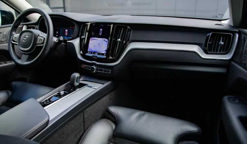 Volvo XC60 2.0 T6 Plug-in hybrid AWD Plus Dark Panora uit 2023, foto 11