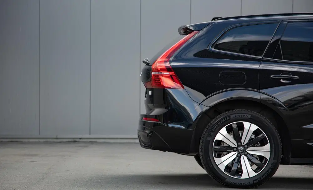 Volvo XC60 2.0 T6 Plug-in hybrid AWD Plus Dark Panora uit 2023, foto 13