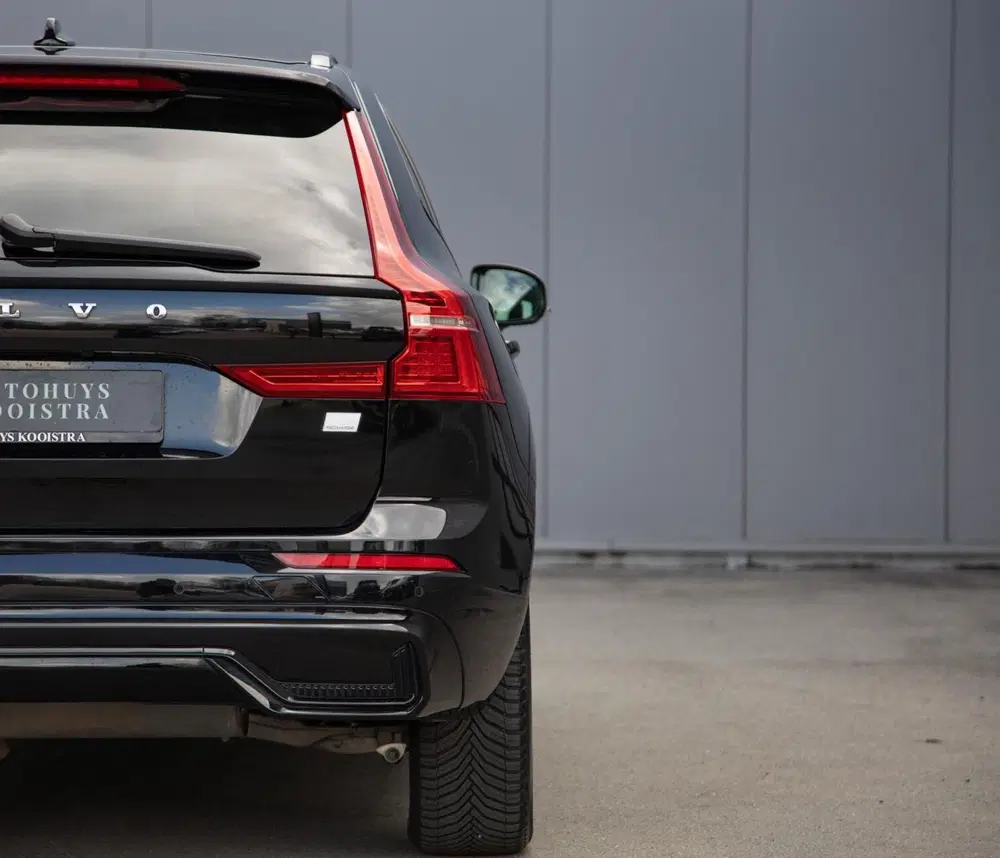 Volvo XC60 2.0 T6 Plug-in hybrid AWD Plus Dark Panora uit 2023, foto 15