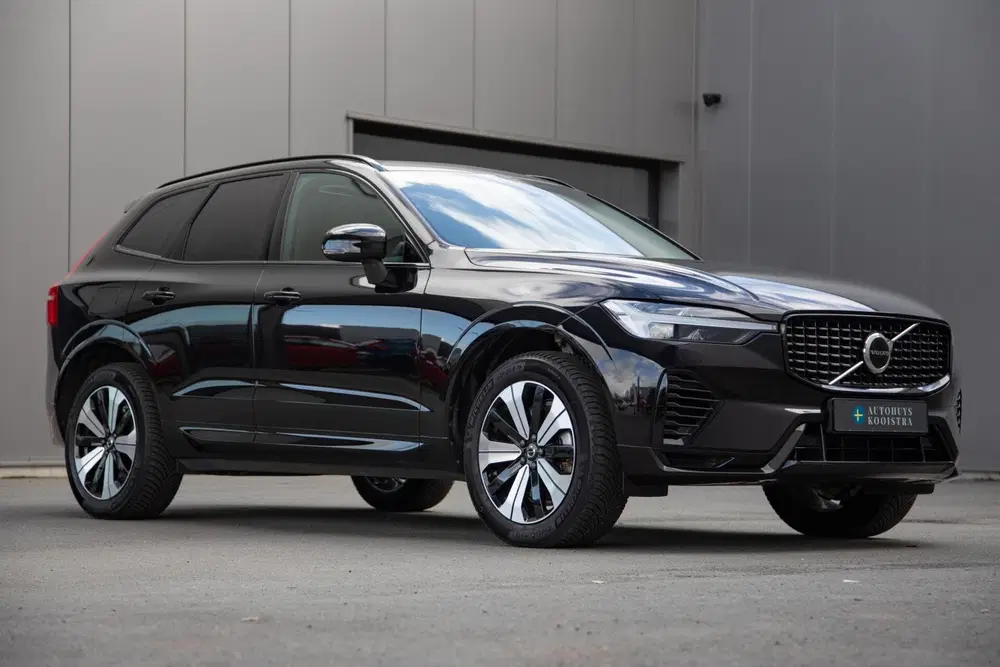 Volvo XC60 2.0 T6 Plug-in hybrid AWD Plus Dark Panora uit 2023, foto 2