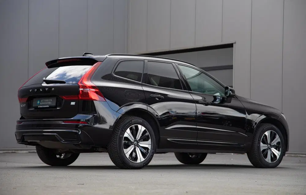 Volvo XC60 2.0 T6 Plug-in hybrid AWD Plus Dark Panora uit 2023, foto 3