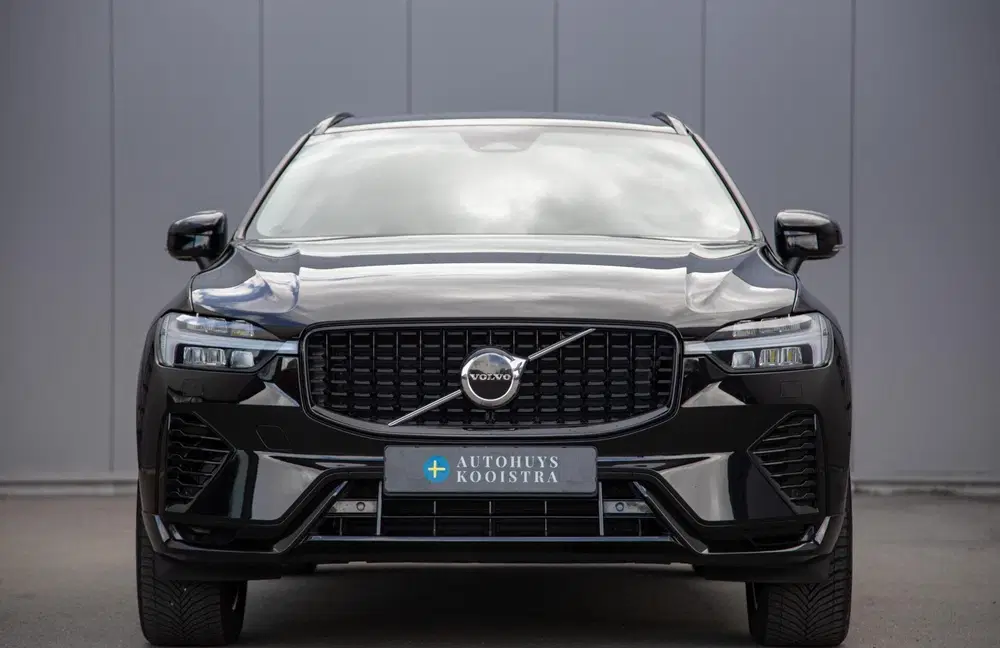 Volvo XC60 2.0 T6 Plug-in hybrid AWD Plus Dark Panora uit 2023, foto 4