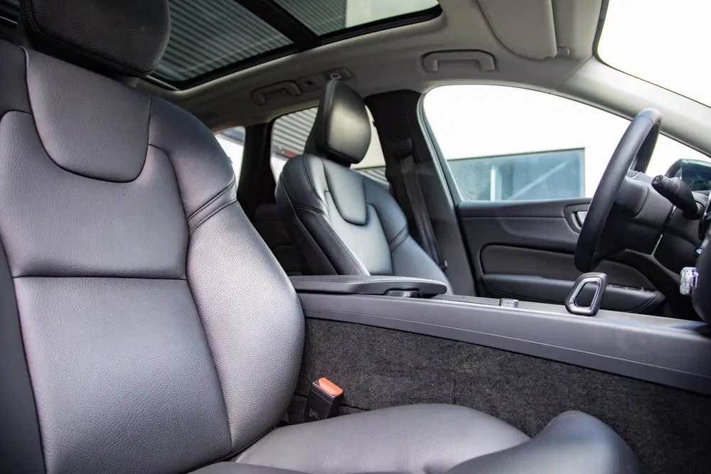 Volvo XC60 2.0 T6 Plug-in hybrid AWD Plus Dark Panora uit 2023, foto 6