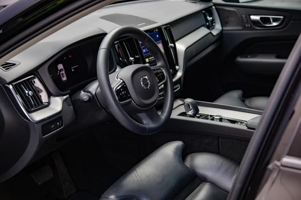 Volvo XC60 2.0 T6 Plug-in hybrid AWD Plus Dark Panora uit 2023, foto 7
