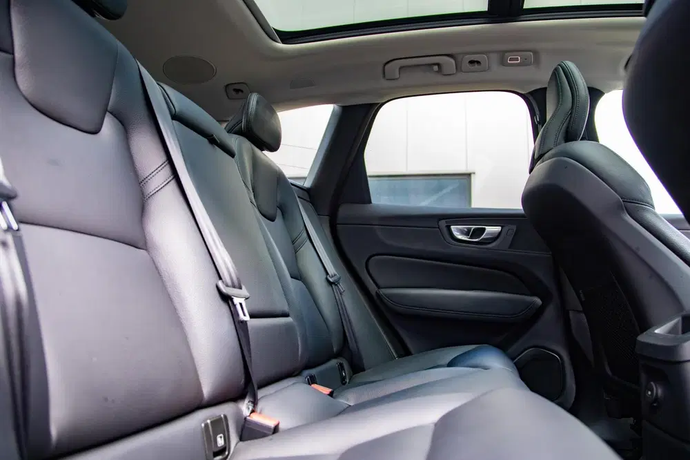 Volvo XC60 2.0 T6 Plug-in hybrid AWD Plus Dark Panora uit 2023, foto 8
