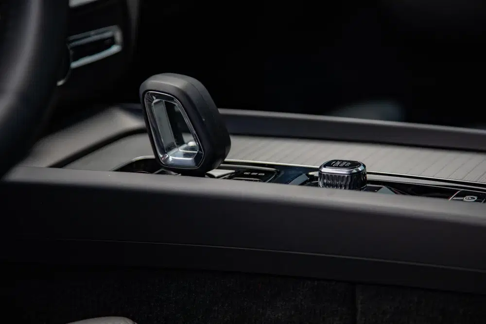 Volvo XC60 2.0 T6 Plug-in hybrid AWD Plus Dark Panora uit 2023, foto 9